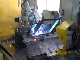 溶接ロボット | 設備紹介 | 株式会社末広工業